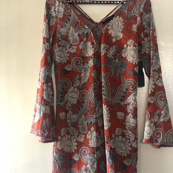 Small bell printed sleeve dress. - Picture 2 of 4